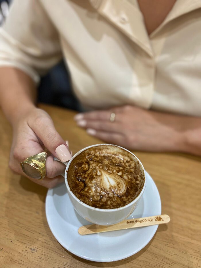 Café servido para uma conversa sobre a cerimônia